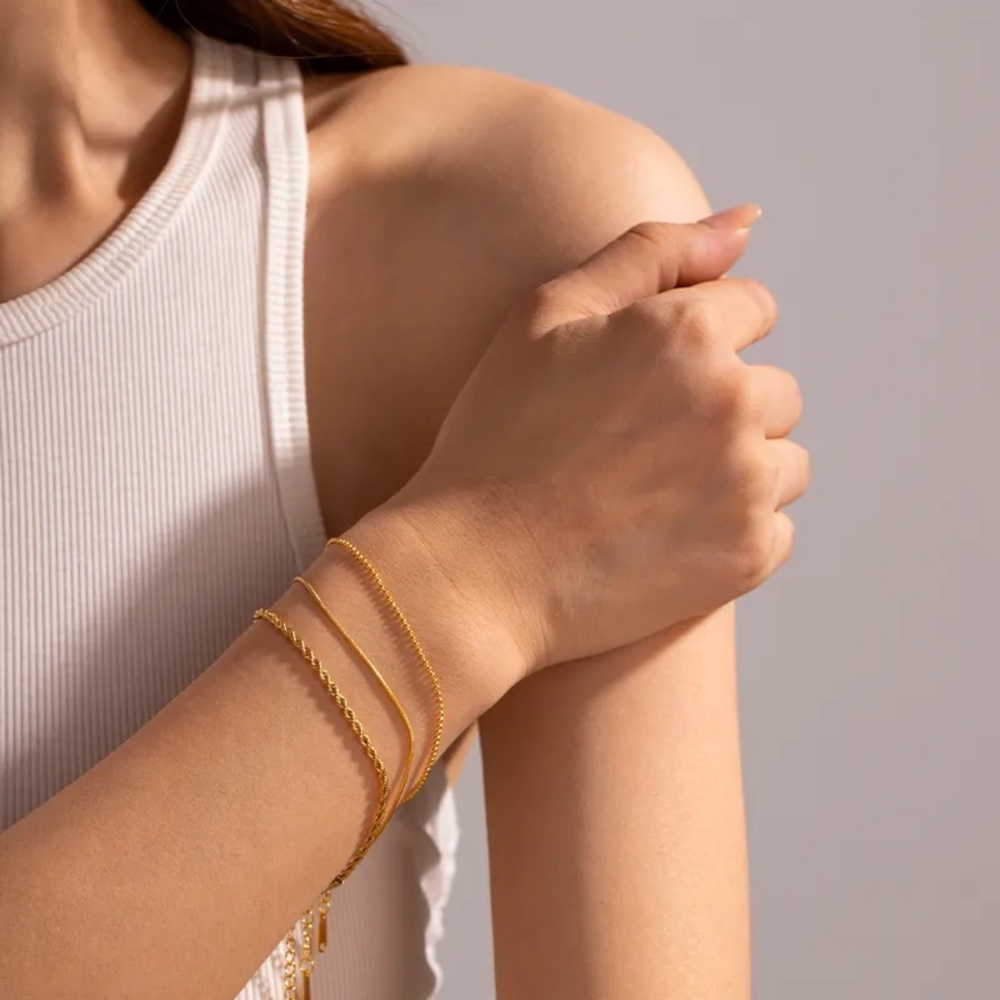 18KT Gold Minimalist Bracelet Set